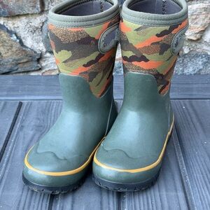 Bogs Green and Orange Camouflage Boots Toddler 11 EUC